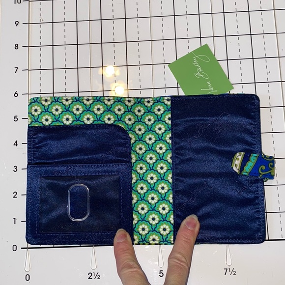NWT Vera Bradley Passport ID Cover Rhythm & Blues Greens Aqua White Navy - Picture 4 of 16